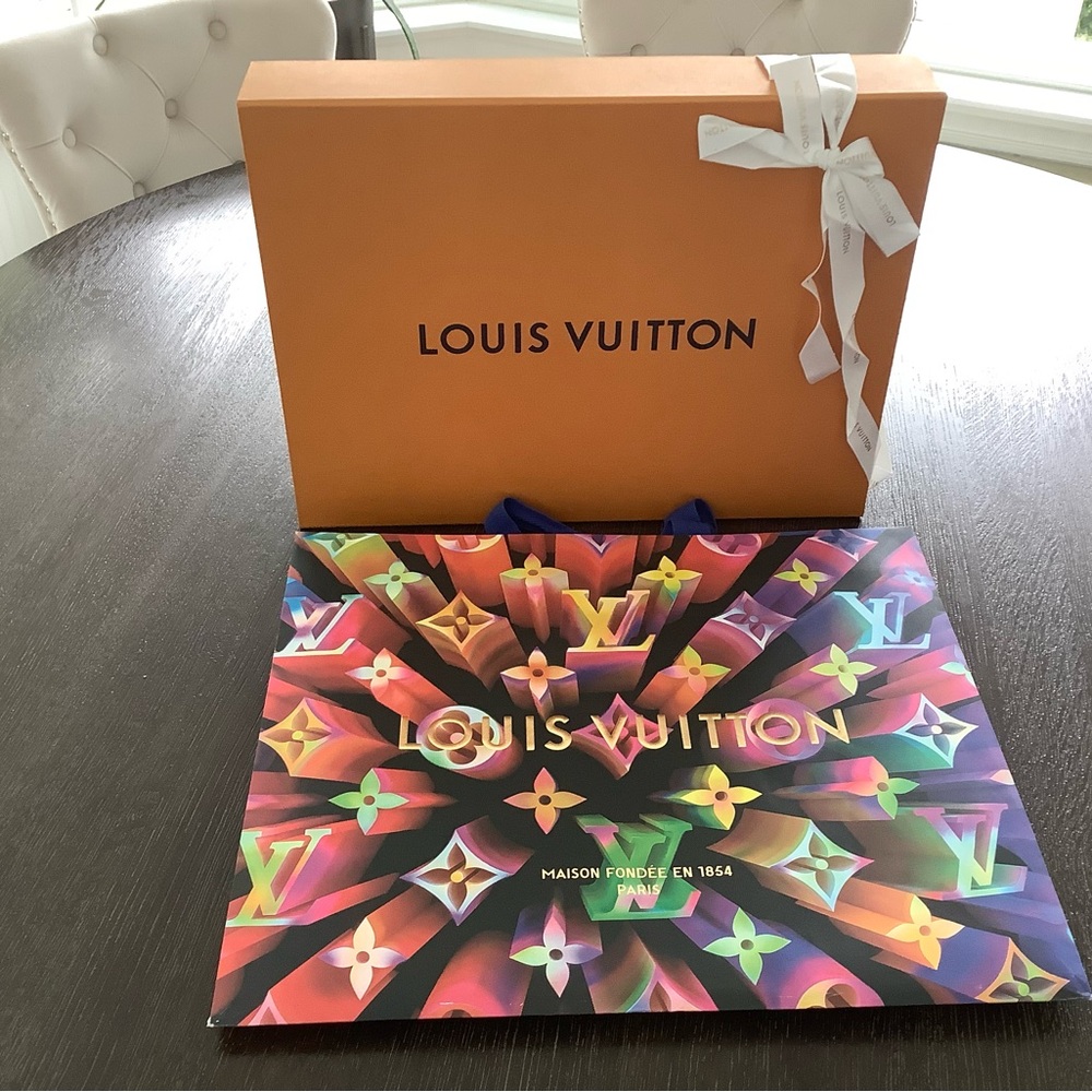 Authentic Louis Vuitton Never full packaging